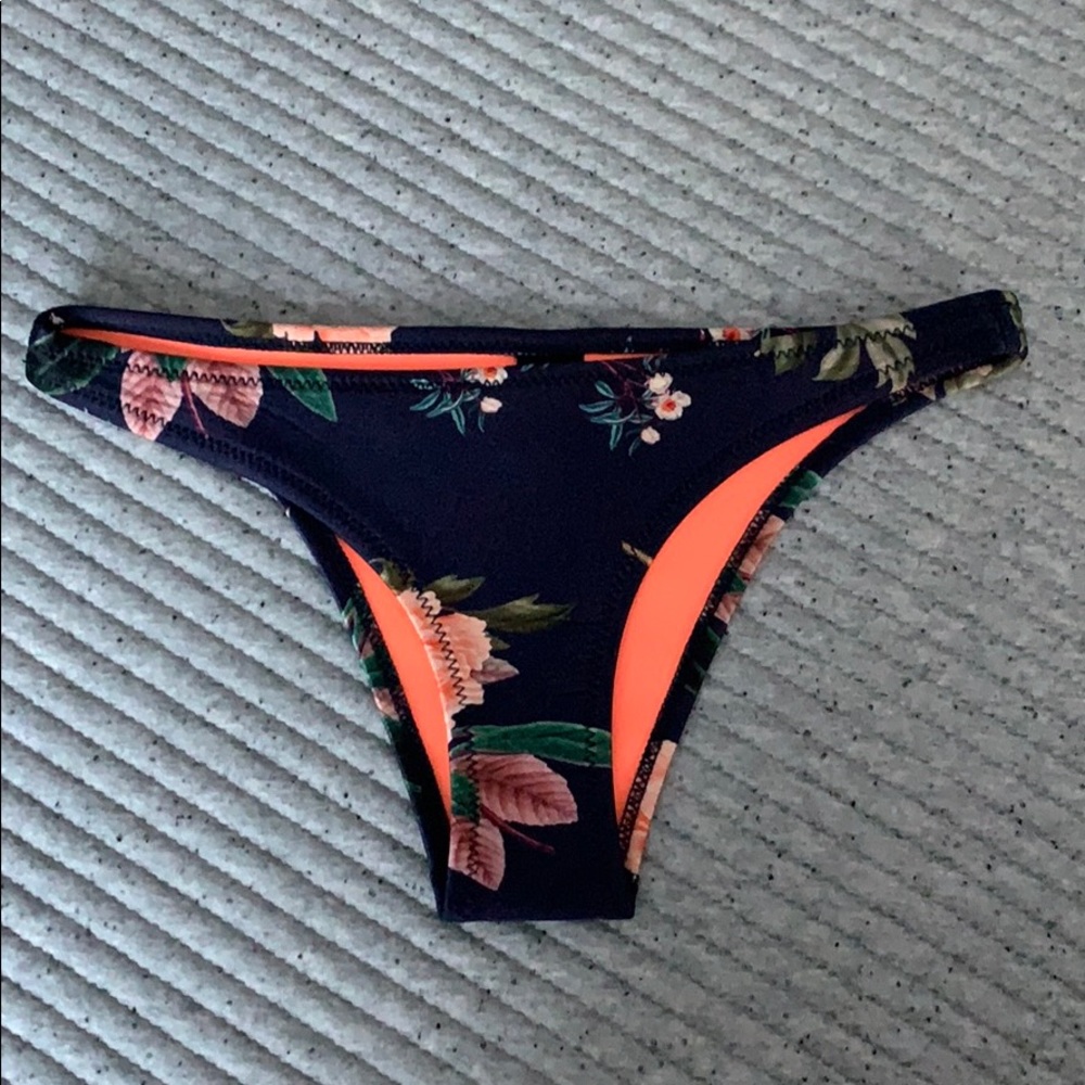 navy floral triangl bikini bottoms
